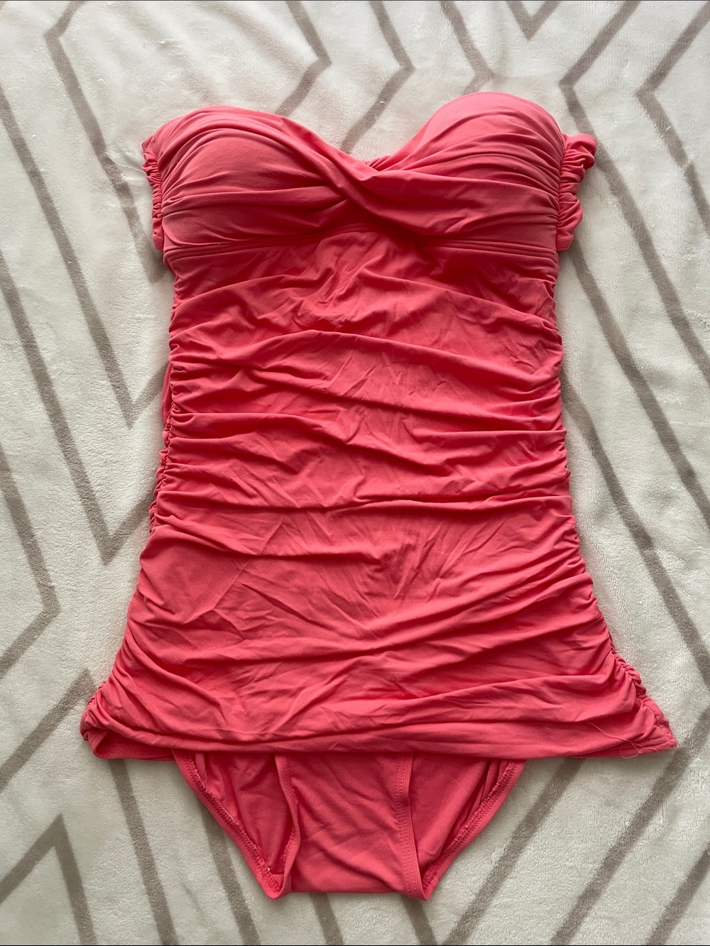 VGUC Women’s Carmen Marc Valvo Coral Ruched Sweetheart One-Piece Swimsuit Size 8
